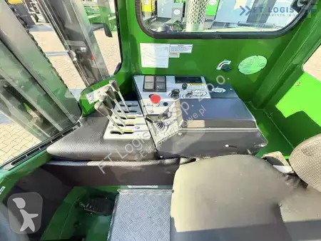 Štvorcestný vysokozdvižný vozík Combilift