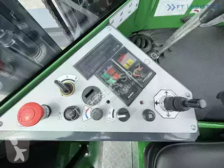 Štvorcestný vysokozdvižný vozík Combilift