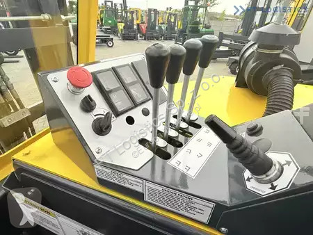 Štvorcestný vysokozdvižný vozík Combilift