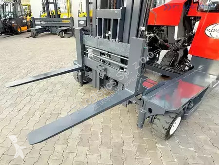 Štvorcestný vysokozdvižný vozík Combilift