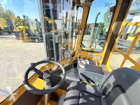 Štvorcestný vysokozdvižný vozík Combilift