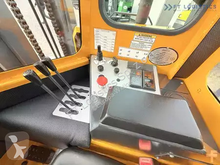 Štvorcestný vysokozdvižný vozík Combilift