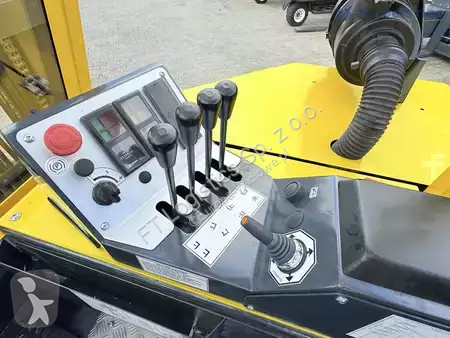 Štvorcestný vysokozdvižný vozík Combilift