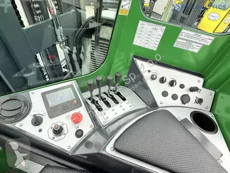 Štvorcestný vysokozdvižný vozík Combilift