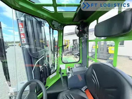 Štvorcestný vysokozdvižný vozík Combilift