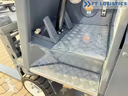 Štvorcestný vysokozdvižný vozík Combilift