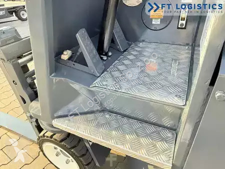 رافعة شوكية متعددة الاتجاهات Combilift
