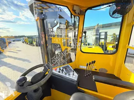 Štvorcestný vysokozdvižný vozík Combilift