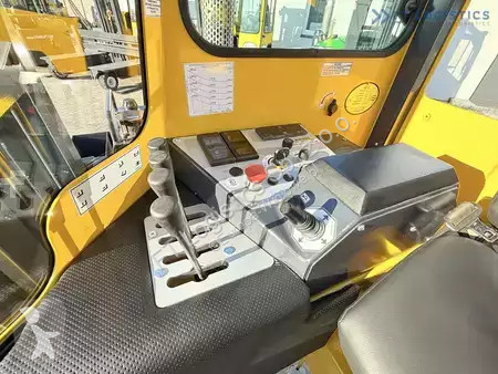 Štvorcestný vysokozdvižný vozík Combilift