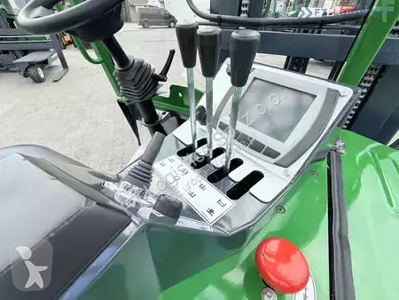 Štvorcestný vysokozdvižný vozík Combilift