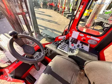 Štvorcestný vysokozdvižný vozík Combilift