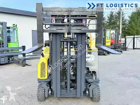 رافعة شوكية متعددة الاتجاهات Combilift