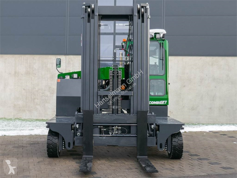 Empilhador multi direccional Combilift