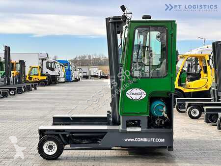 Empilhador multi direccional Combilift