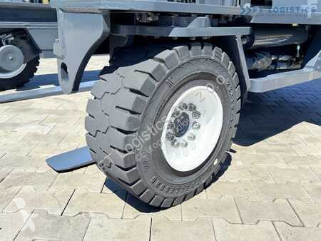 Stivuitor multidirectional Combilift