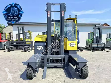 Многопосочен кар Combilift