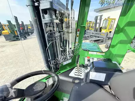 Štvorcestný vysokozdvižný vozík Combilift