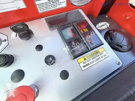 Štvorcestný vysokozdvižný vozík Combilift