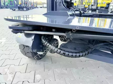 Štvorcestný vysokozdvižný vozík Combilift