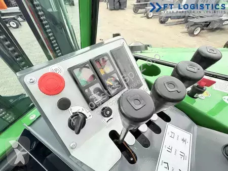 رافعة شوكية متعددة الاتجاهات Combilift