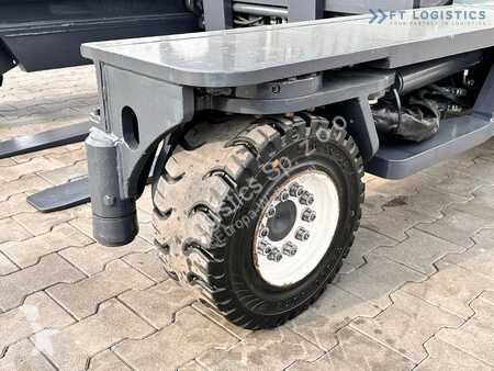 Empilhador multi direccional Combilift