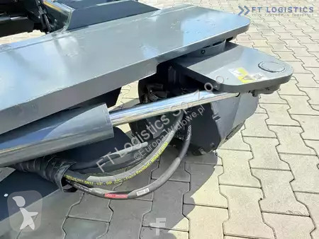Štvorcestný vysokozdvižný vozík Combilift