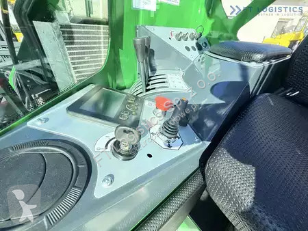Štvorcestný vysokozdvižný vozík Combilift