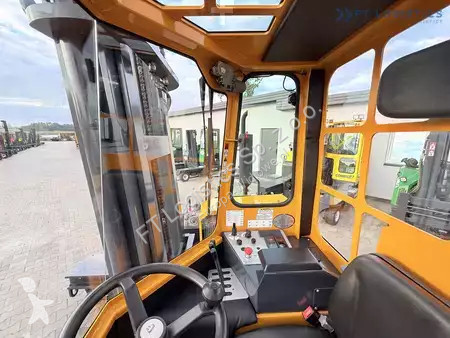 Štvorcestný vysokozdvižný vozík Combilift