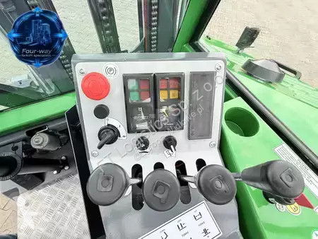 رافعة شوكية متعددة الاتجاهات Combilift