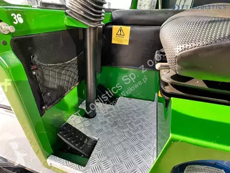 Štvorcestný vysokozdvižný vozík Combilift