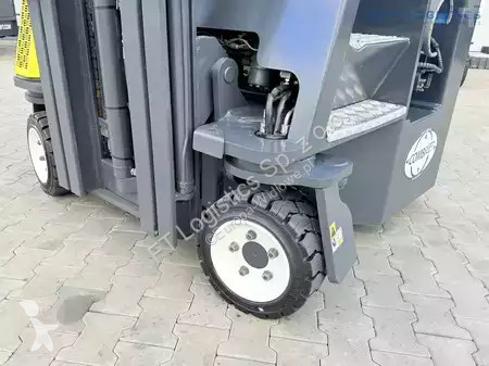 Štvorcestný vysokozdvižný vozík Combilift