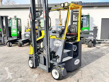 Empilhador multi direccional Combilift