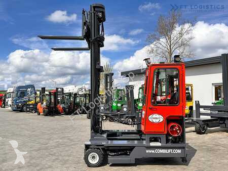 Empilhador multi direccional Combilift