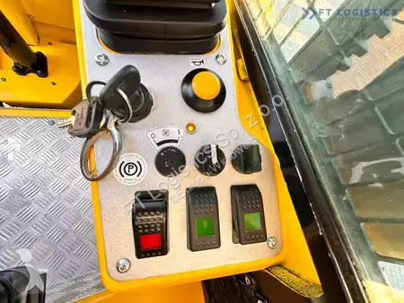 Štvorcestný vysokozdvižný vozík Combilift