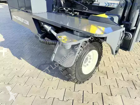 Štvorcestný vysokozdvižný vozík Combilift