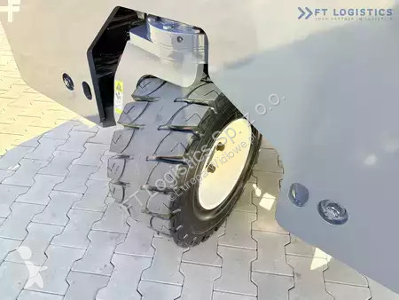 Štvorcestný vysokozdvižný vozík Combilift
