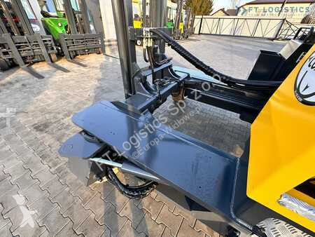 Stivuitor multidirectional Combilift