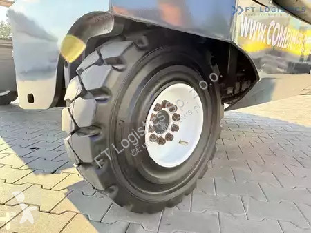 Štvorcestný vysokozdvižný vozík Combilift