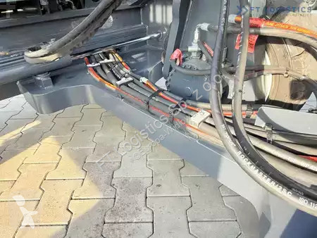 Štvorcestný vysokozdvižný vozík Combilift