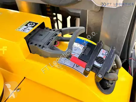 Štvorcestný vysokozdvižný vozík Combilift
