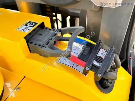 رافعة شوكية متعددة الاتجاهات Combilift