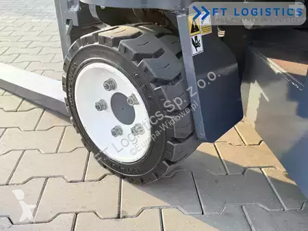 Štvorcestný vysokozdvižný vozík Combilift