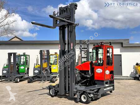 Empilhador multi direccional Combilift