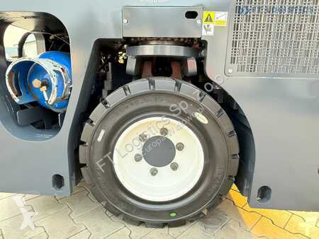 Stivuitor multidirectional Combilift