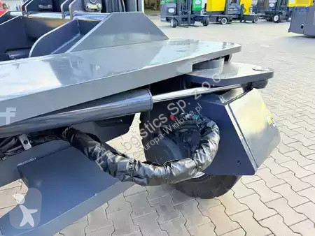 Štvorcestný vysokozdvižný vozík Combilift