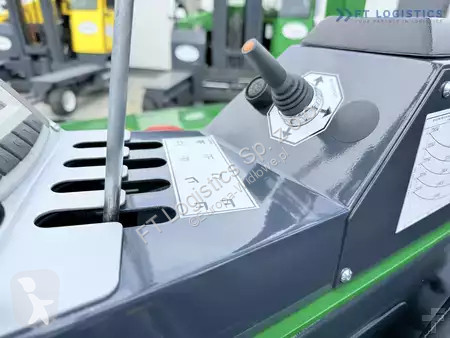 Štvorcestný vysokozdvižný vozík Combilift