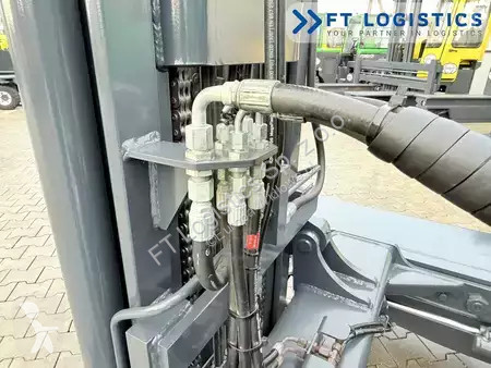 Štvorcestný vysokozdvižný vozík Combilift