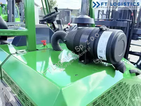 رافعة شوكية متعددة الاتجاهات Combilift