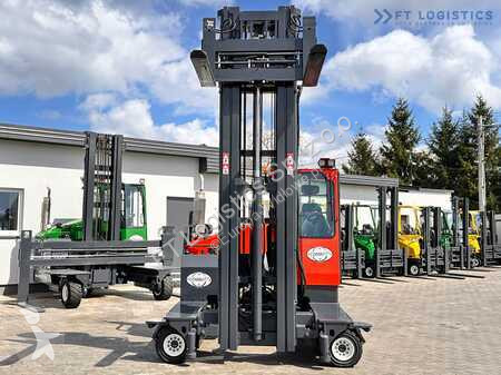 Empilhador multi direccional Combilift