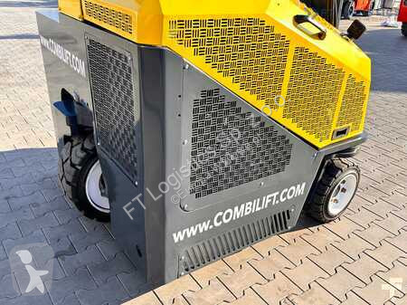 Empilhador multi direccional Combilift